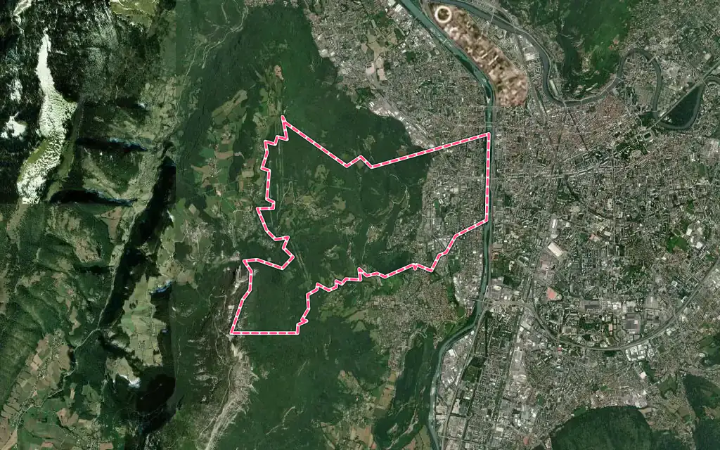Vue satellite de Seyssinet-Pariset avec ses contours administratifs