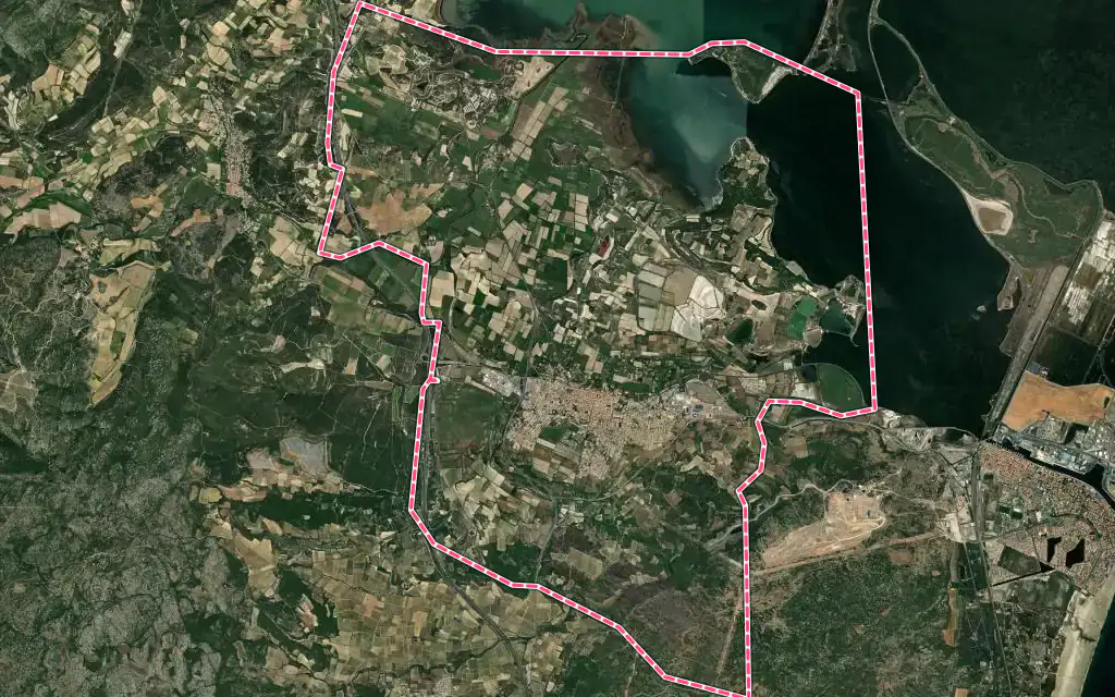 Vue satellite de Sigean avec ses contours administratifs