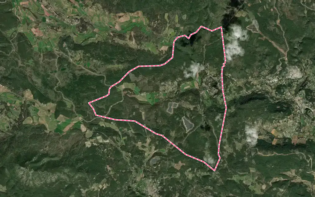 Vue satellite de Sillans-la-Cascade avec ses contours administratifs