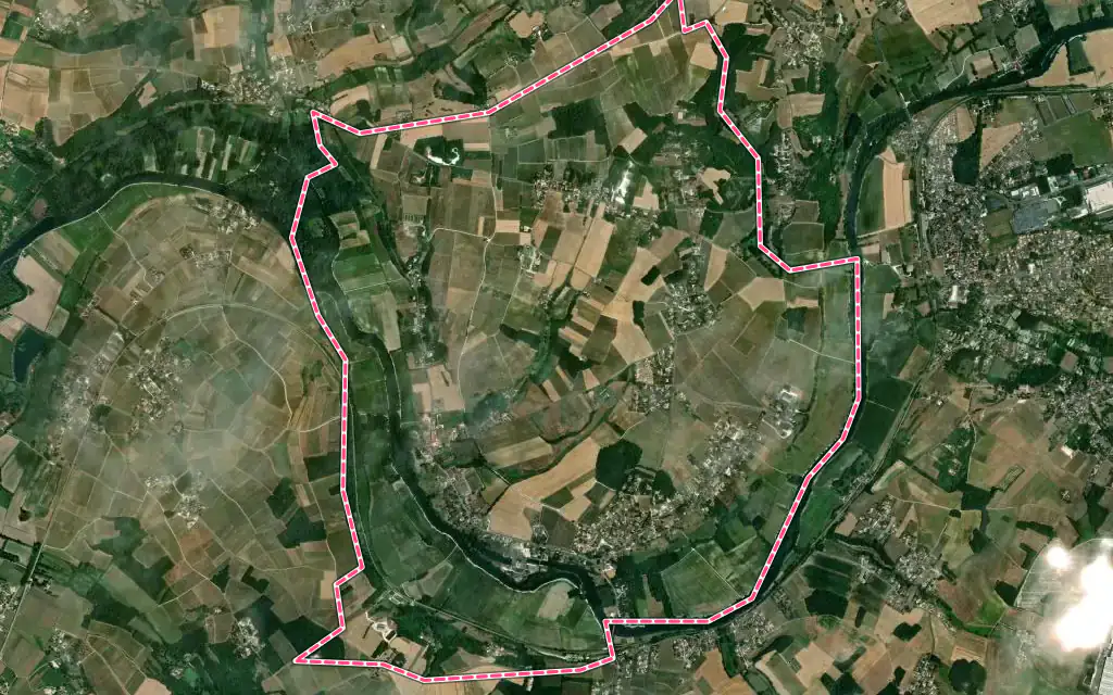 Vue satellite de Sireuil avec ses contours administratifs