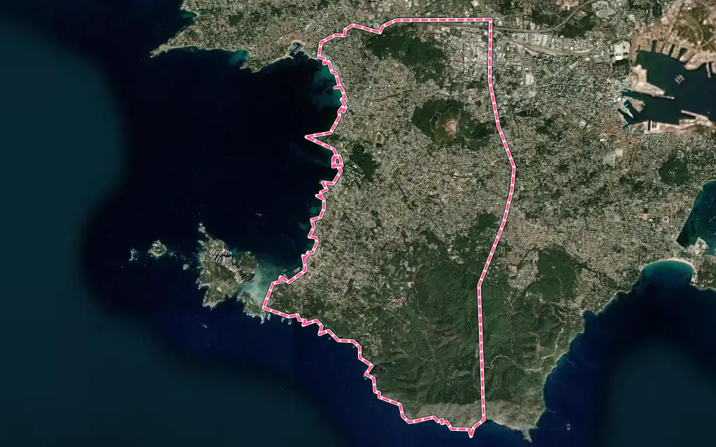 Vue satellite de Six-Fours-les-Plages avec ses contours administratifs