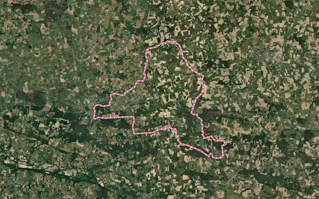 Vue satellite de Sixt-sur-Aff avec ses contours administratifs