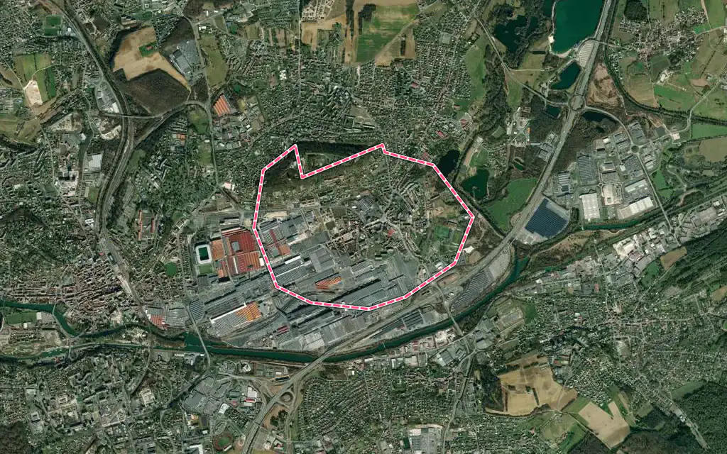 Vue satellite de Sochaux avec ses contours administratifs