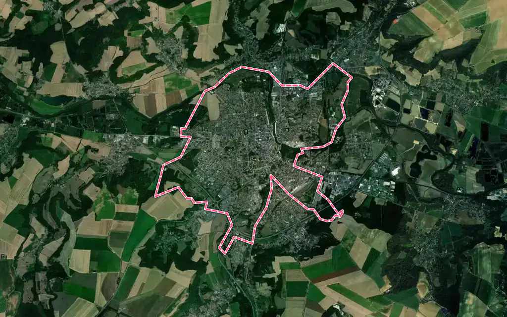 Vue satellite de Soissons avec ses contours administratifs
