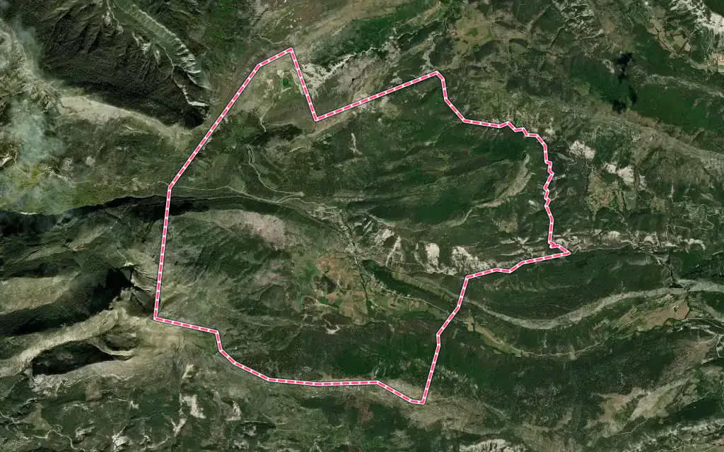 Vue satellite de Soleilhas avec ses contours administratifs