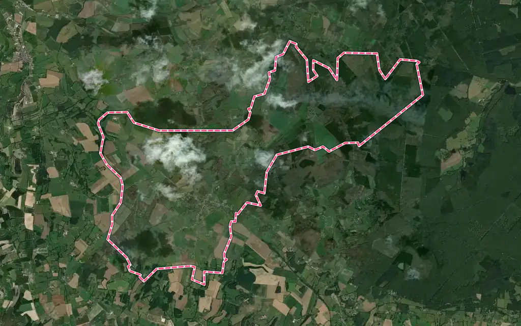 Vue satellite de Soligny-la-Trappe avec ses contours administratifs