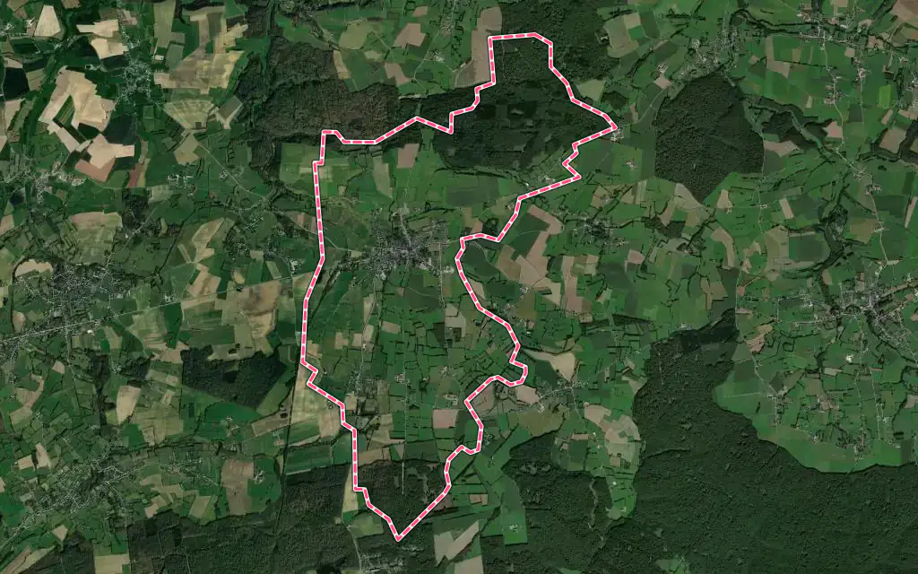 Vue satellite de Solre-le-Château avec ses contours administratifs