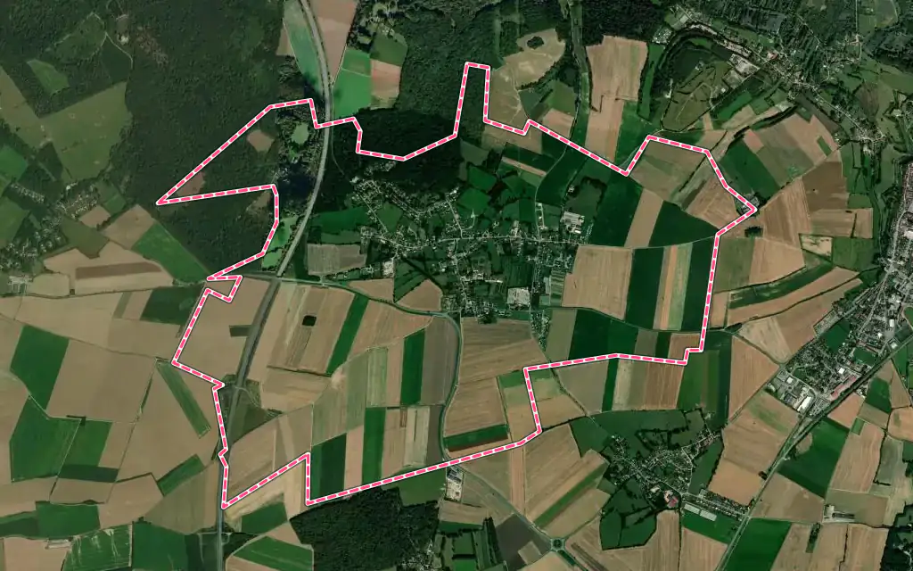 Vue satellite de Sorrus avec ses contours administratifs
