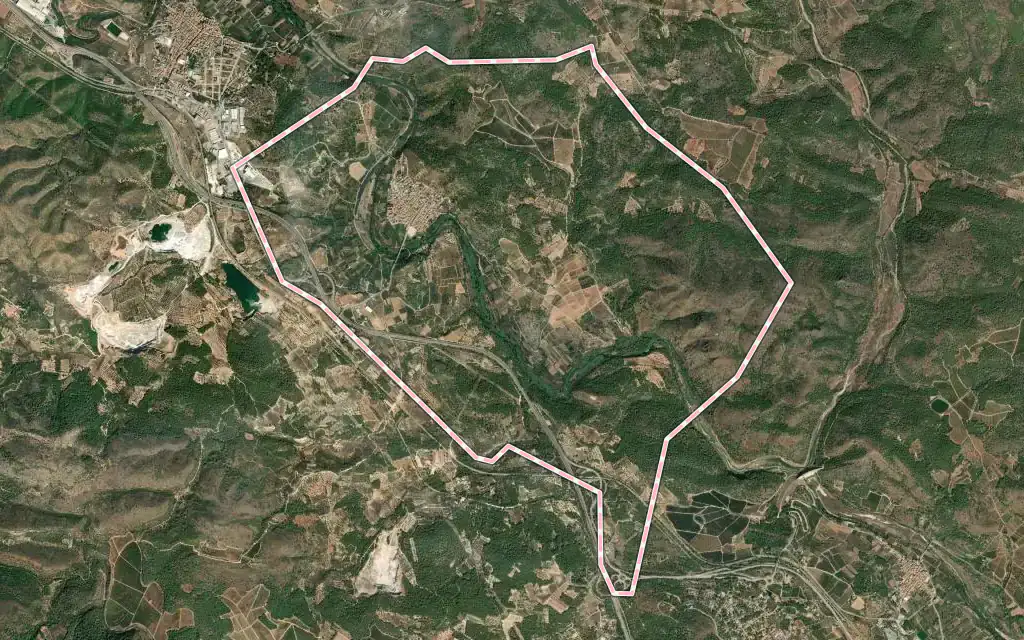 Vista satélite de Sot de Ferrer con su contorno administrativo