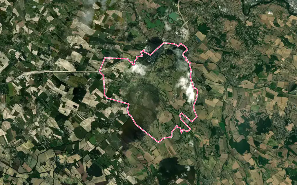 Vue satellite de Soual avec ses contours administratifs