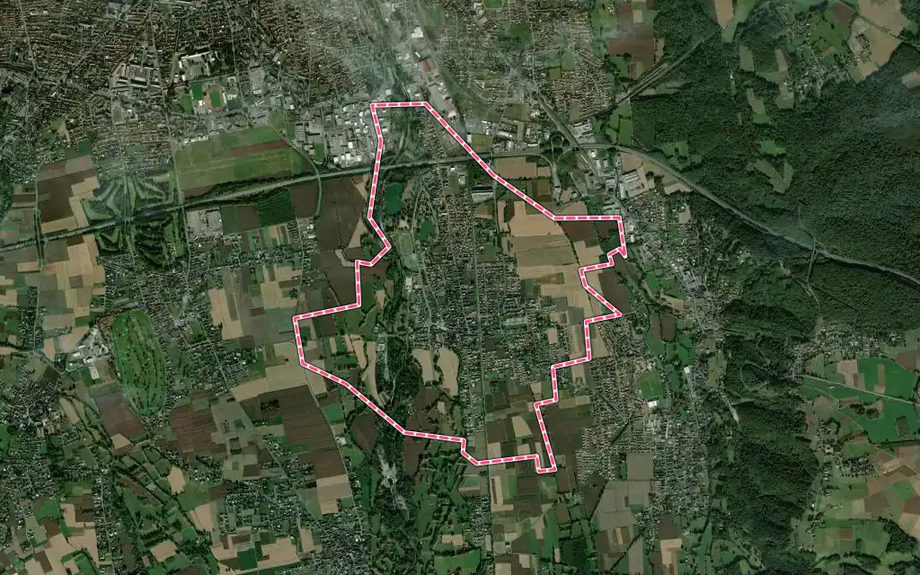 Vue satellite de Soues avec ses contours administratifs