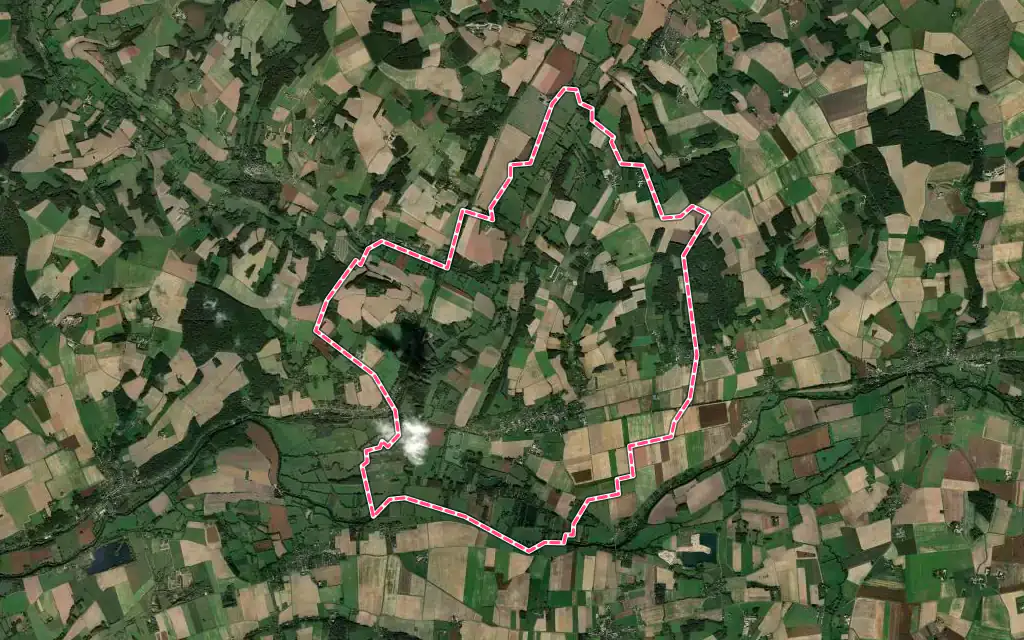 Vue satellite de Sougé avec ses contours administratifs