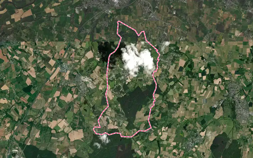 Vue satellite de Soulaines-sur-Aubance avec ses contours administratifs