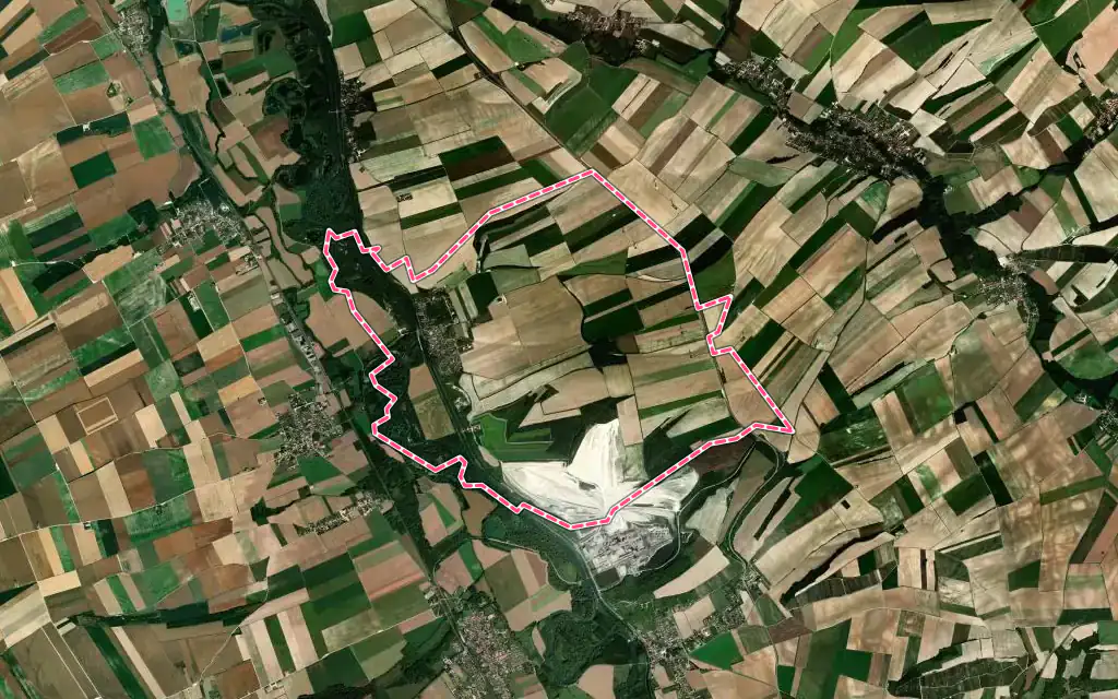 Vue satellite de Soulanges avec ses contours administratifs