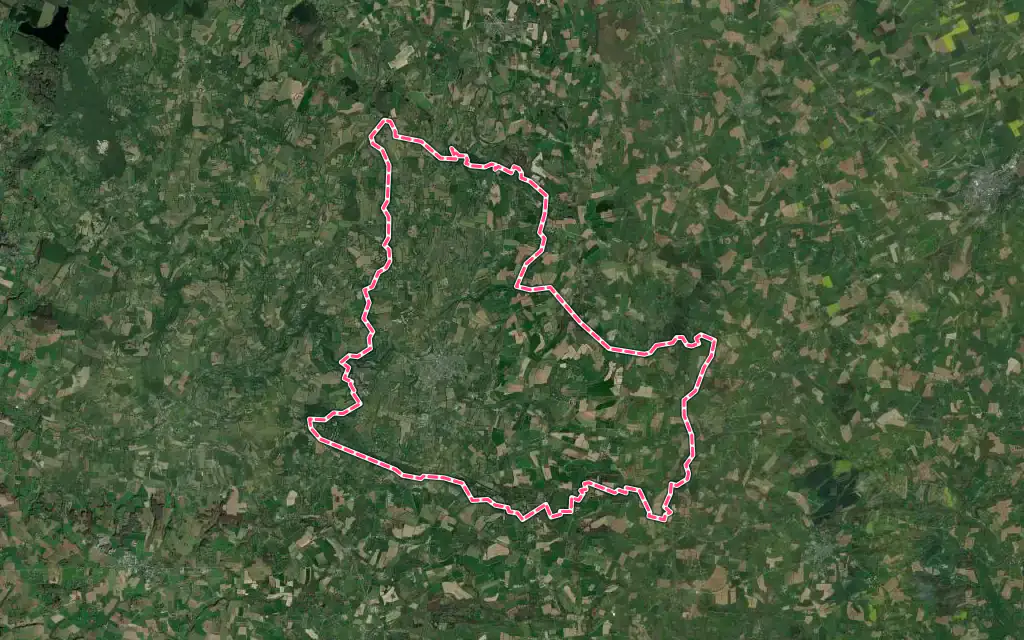 Vue satellite de Sourdeval avec ses contours administratifs