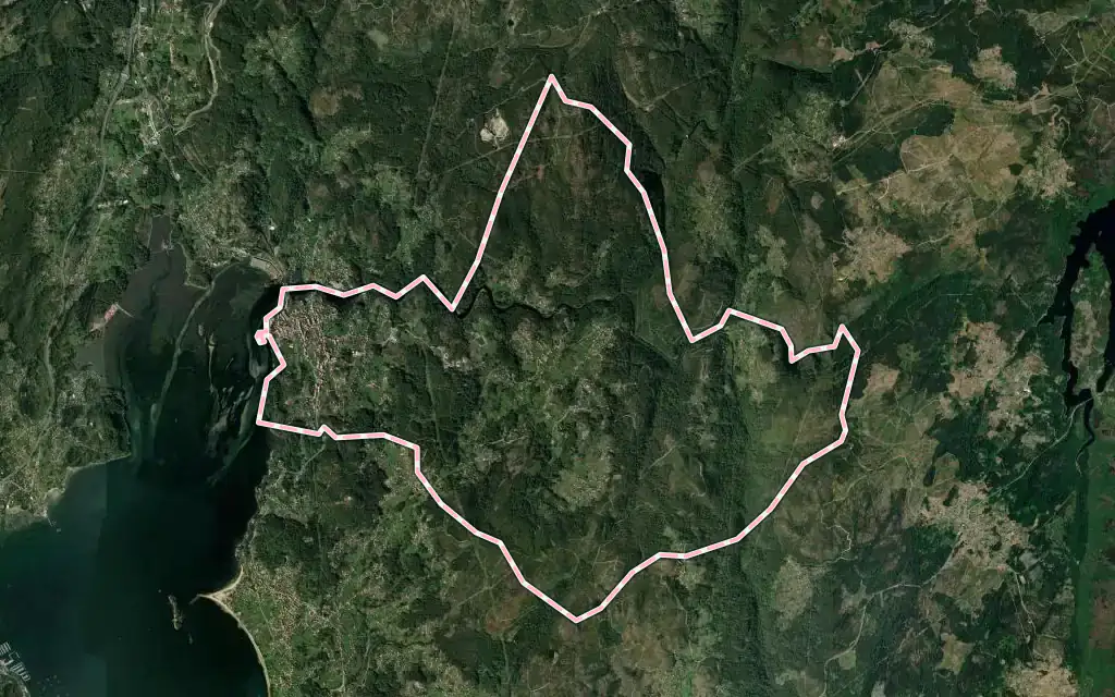 Vista satélite de Soutomaior con su contorno administrativo