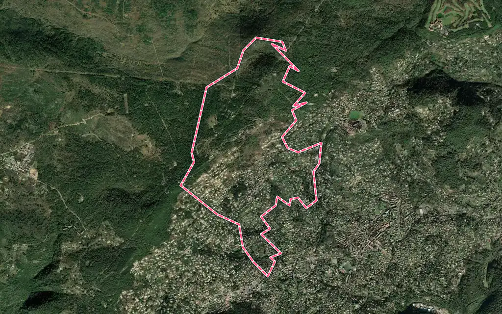 Vue satellite de Spéracèdes avec ses contours administratifs