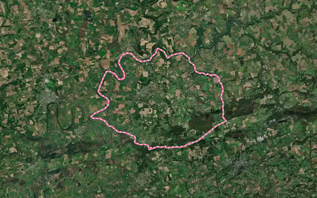Vue satellite de Spézet avec ses contours administratifs