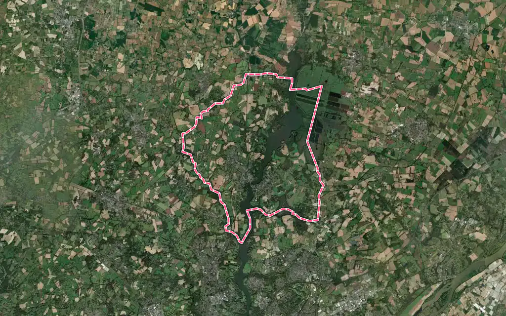 Vue satellite de Sucé-sur-Erdre avec ses contours administratifs