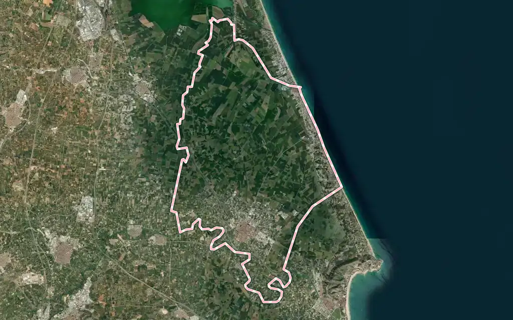 Vista satélite de Sueca con su contorno administrativo