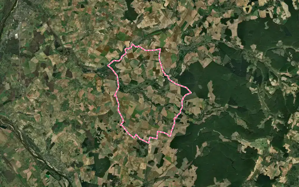 Vue satellite de Suilly-la-Tour avec ses contours administratifs