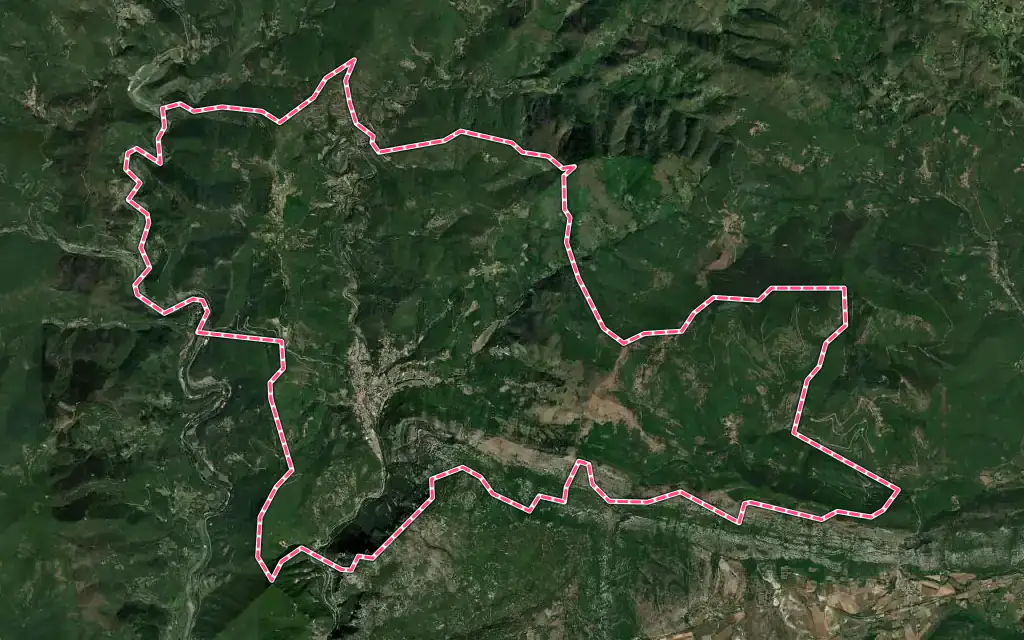 Vue satellite de Sumène avec ses contours administratifs