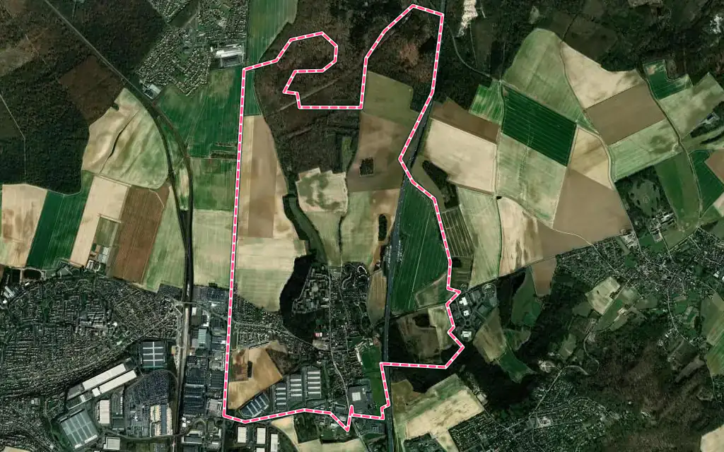 Vue satellite de Survilliers avec ses contours administratifs