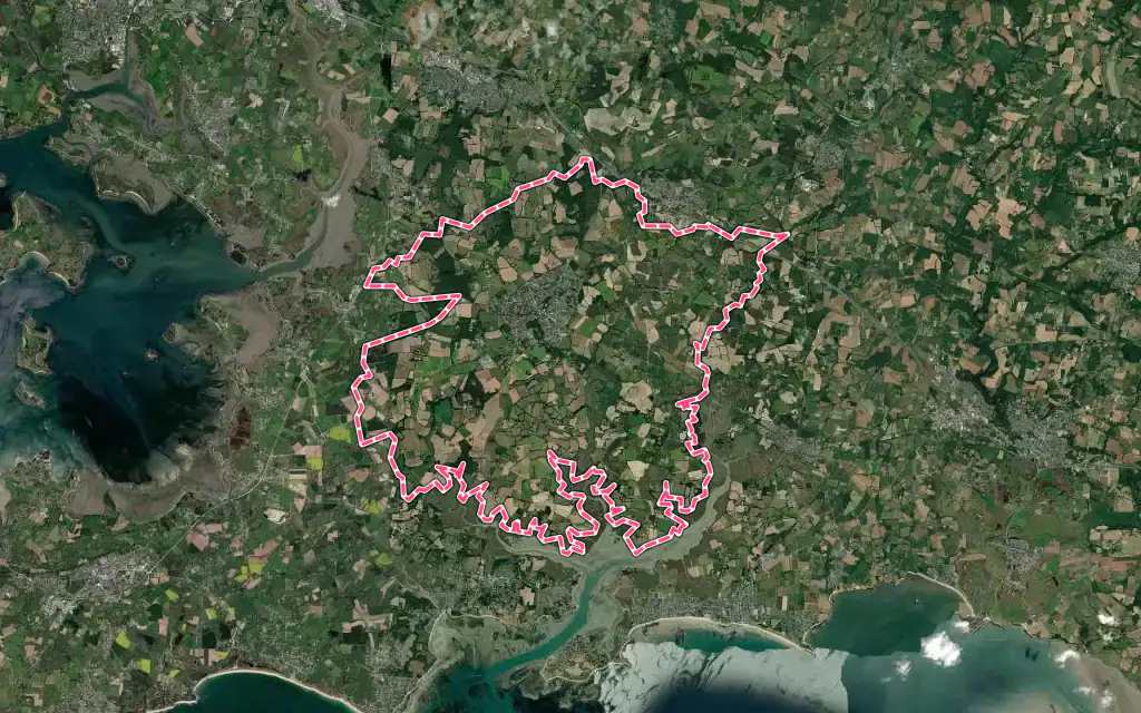 Vue satellite de Surzur avec ses contours administratifs