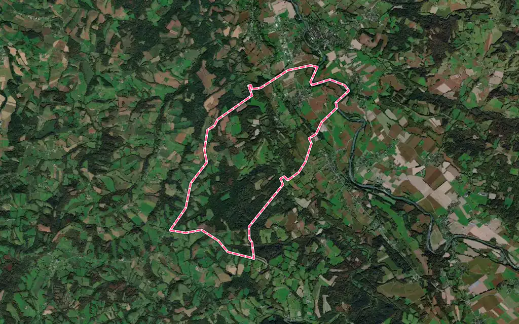 Vue satellite de Sus avec ses contours administratifs