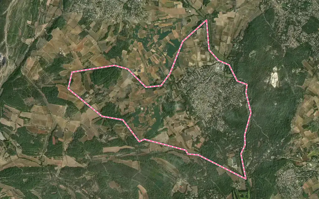 Vue satellite de Sussargues avec ses contours administratifs