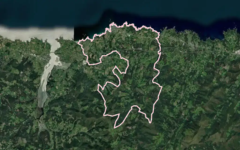 Vista satélite de Tapia de Casariego con su contorno administrativo