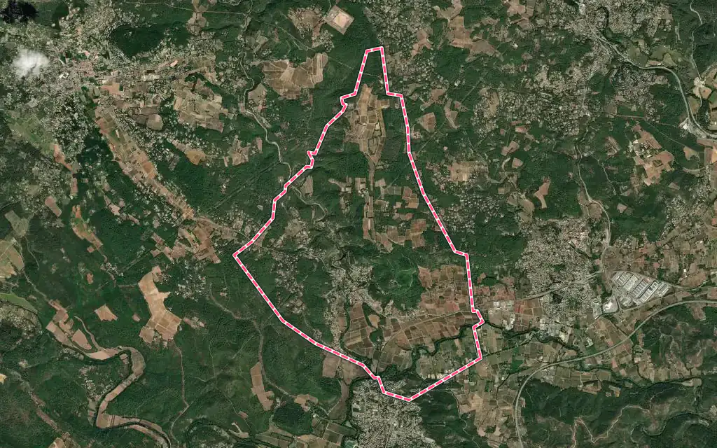 Vue satellite de Taradeau avec ses contours administratifs