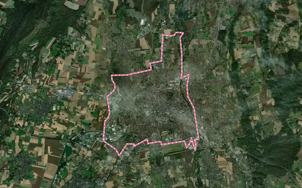 Vue satellite de Tarbes avec ses contours administratifs