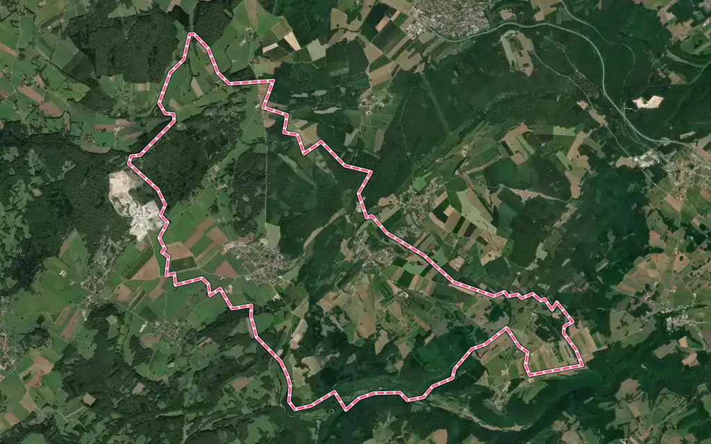 Vue satellite de Tarcenay-Foucherans avec ses contours administratifs