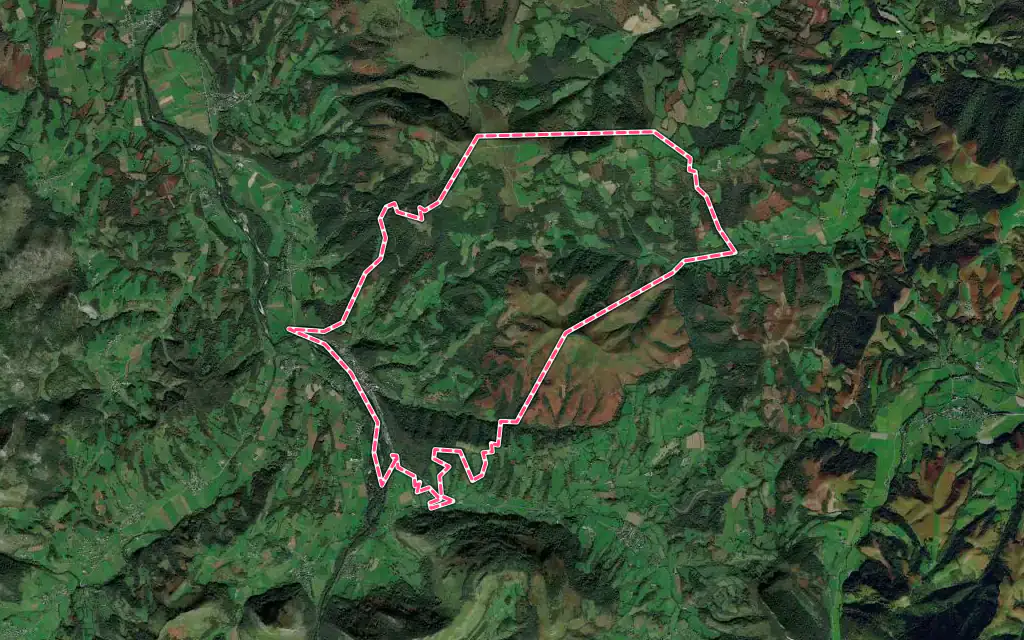 Vue satellite de Tardets-Sorholus avec ses contours administratifs