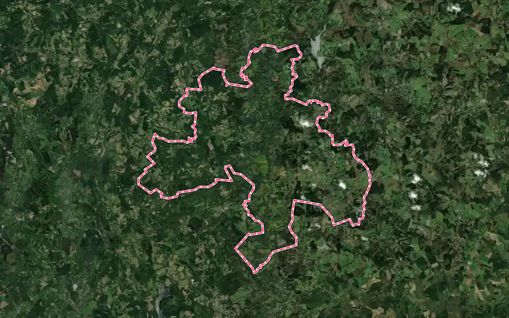Vue satellite de Tarnac avec ses contours administratifs