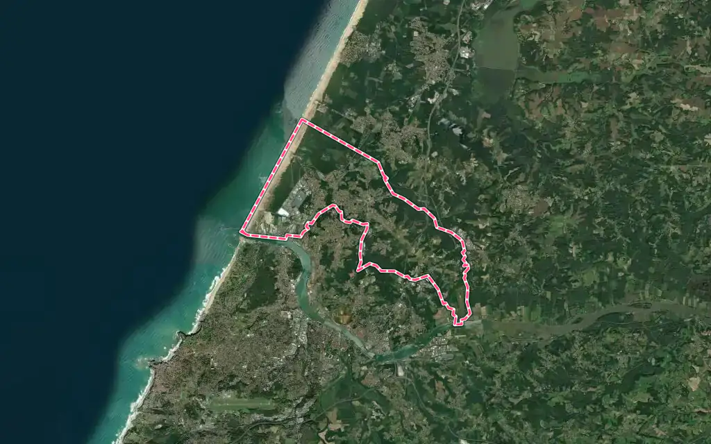 Vue satellite de Tarnos avec ses contours administratifs