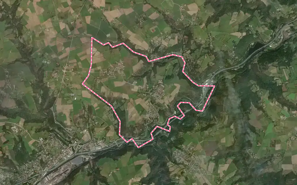 Vue satellite de Tartaras avec ses contours administratifs