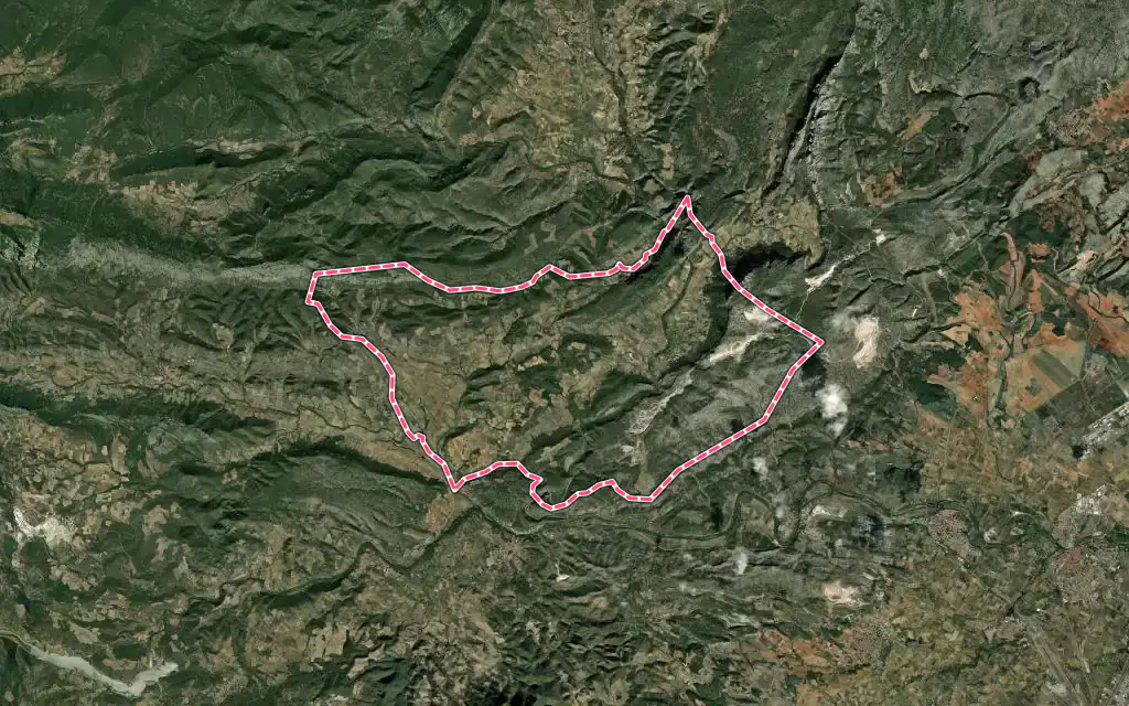 Vue satellite de Tautavel avec ses contours administratifs