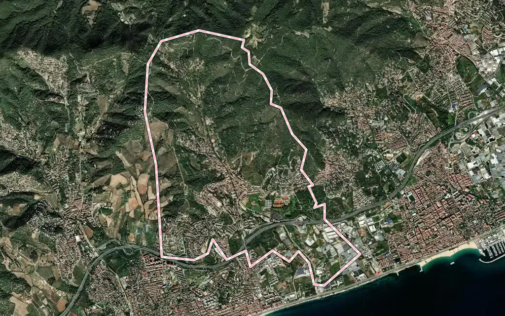 Vista satélite de Teià con su contorno administrativo