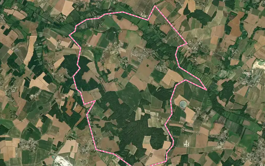 Vue satellite de Thaims avec ses contours administratifs