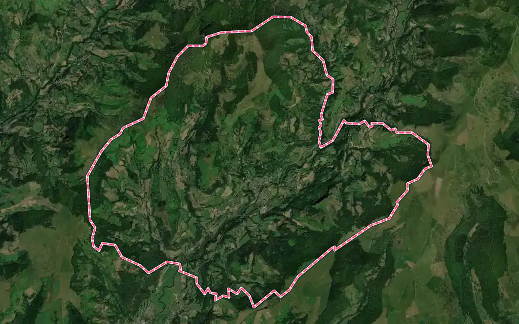 Vue satellite de Thiézac avec ses contours administratifs