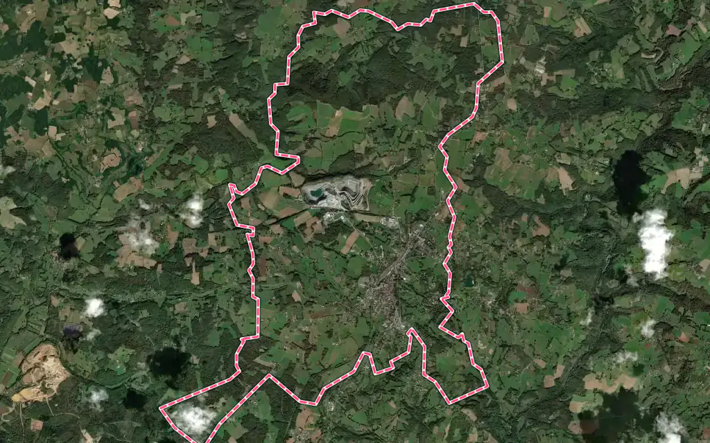 Vue satellite de Thiviers avec ses contours administratifs