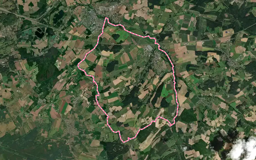 Vue satellite de Thorigné-sur-Dué avec ses contours administratifs