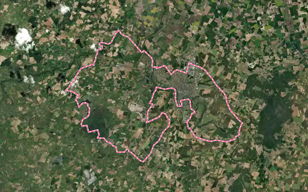 Vue satellite de Thouars avec ses contours administratifs