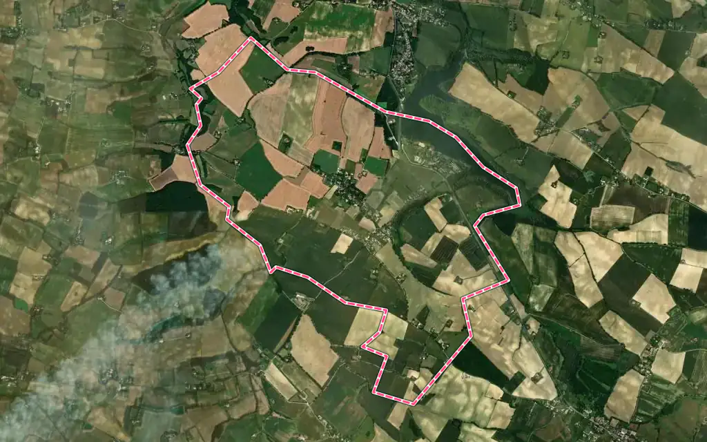 Vue satellite de Thoux avec ses contours administratifs