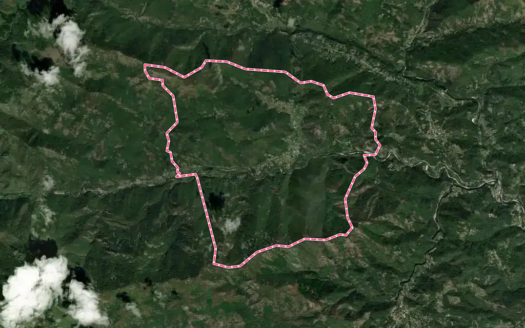 Vue satellite de Thueyts avec ses contours administratifs