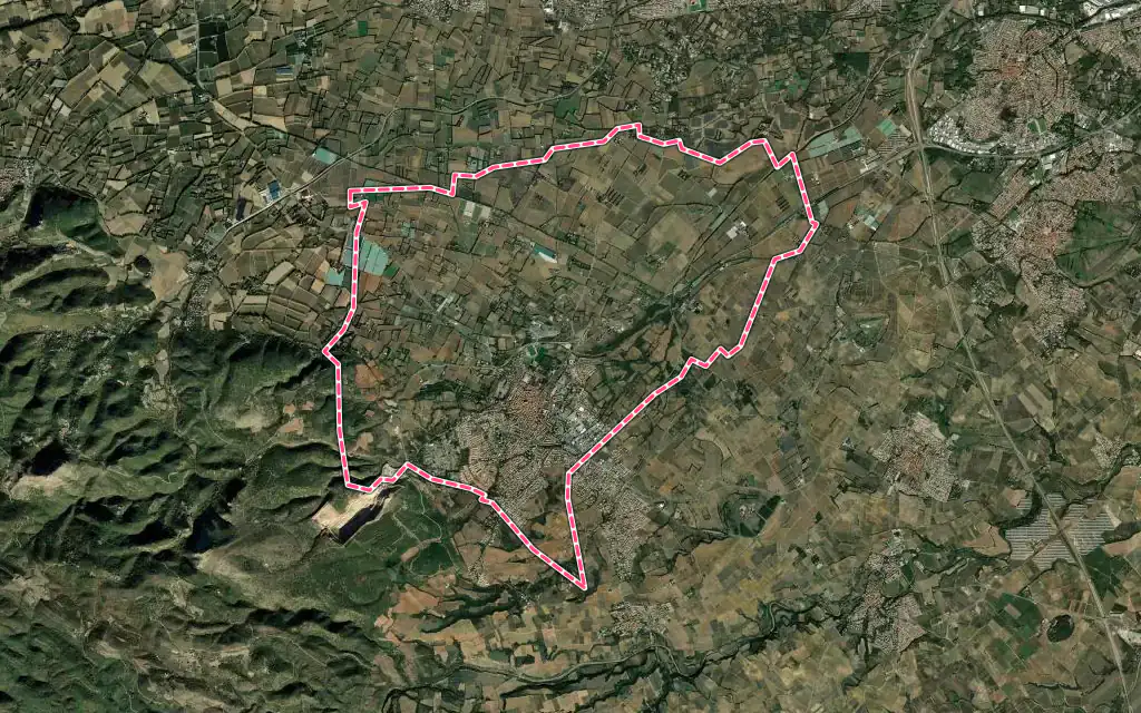 Vue satellite de Thuir avec ses contours administratifs