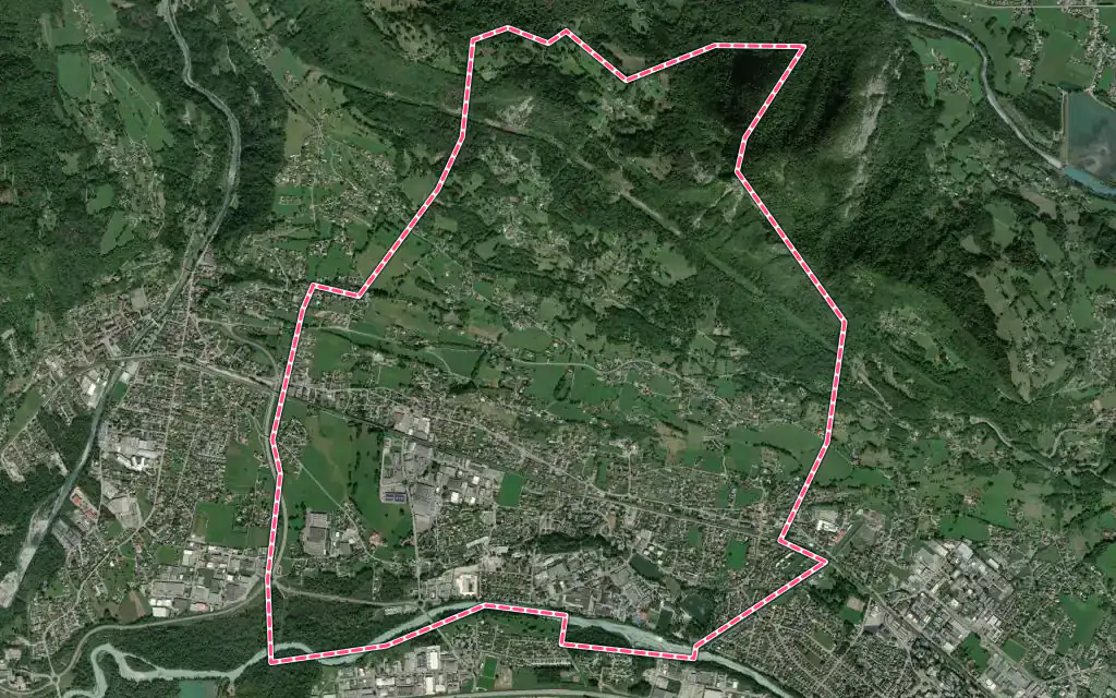 Vue satellite de Thyez avec ses contours administratifs