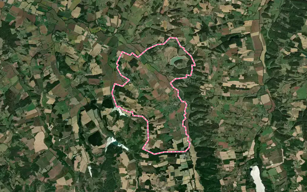 Vue satellite de Tillac avec ses contours administratifs